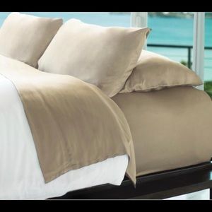 NEW WITH TAGS Cariloha Resort bamboo sheet